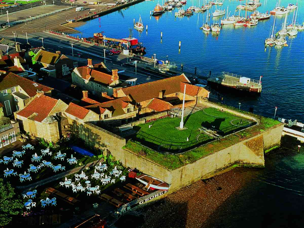 Yarmouth Castle picture gallery